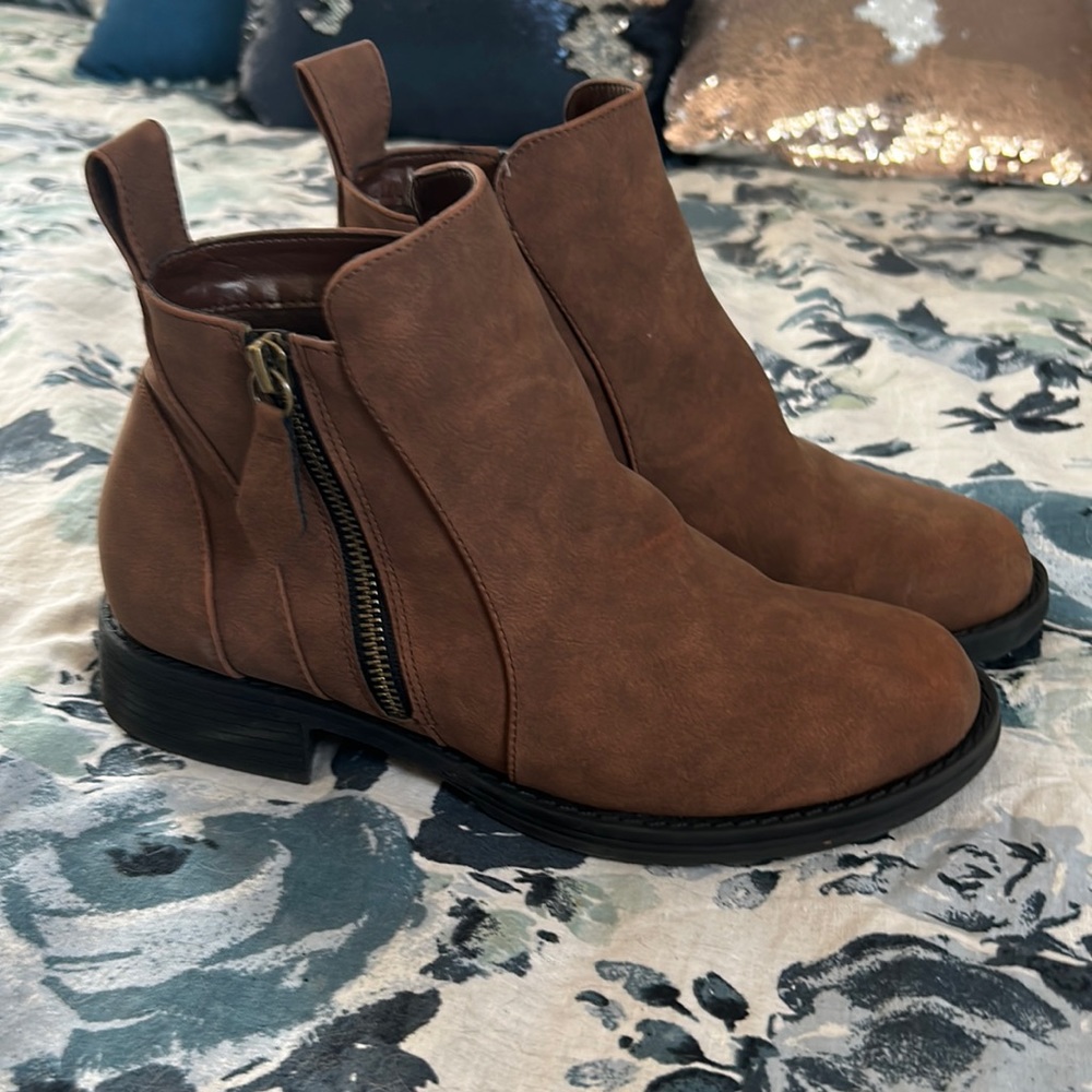 Lukees by Muk Luks Brown Ankle Boot - Sz 7.5